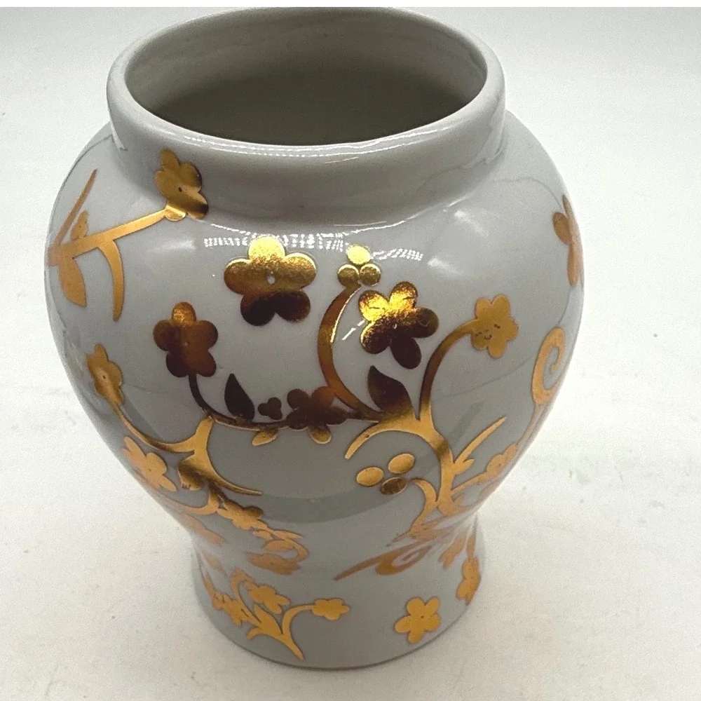 White Ceramic Ginger Jar Gold Floral Vine‎ Chinoiserie Temple hollywood regency